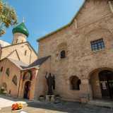 Siamo andati a trovare Nico nel suo piccolo museo: una stanza ricavata all�interno della chiesa Russa
